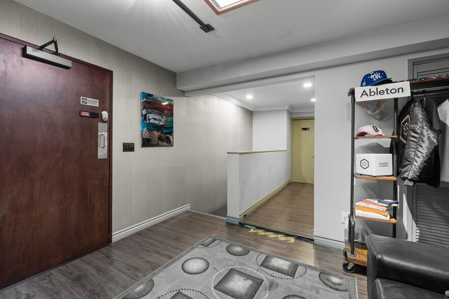 More Photos Of 5739 Tujunga Ave, North Hollywood Movie Radio TVStudio For Sale