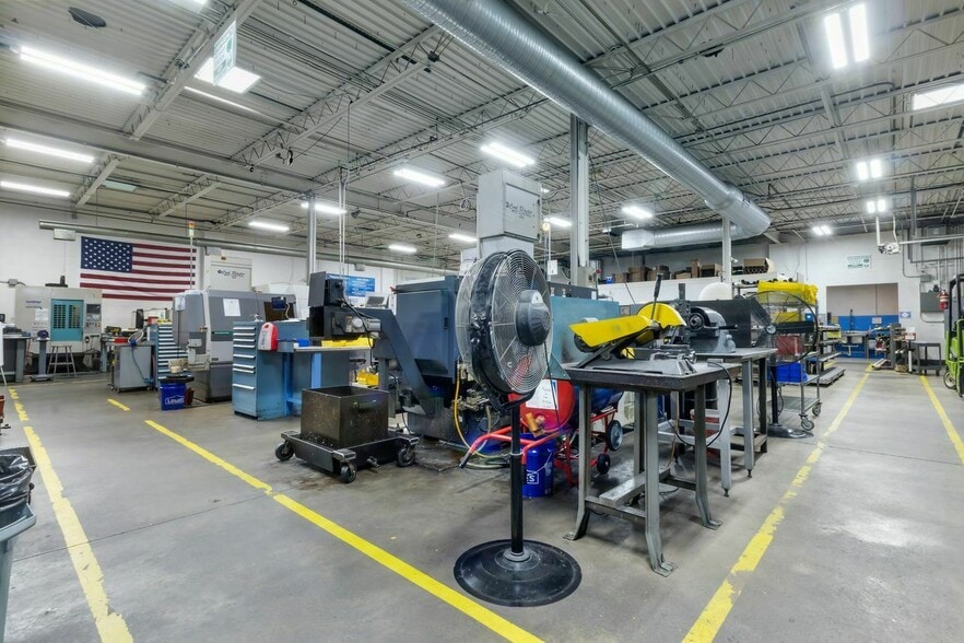 More Photos Of 3369 Boulevard Pl, Indianapolis Industrial For Lease