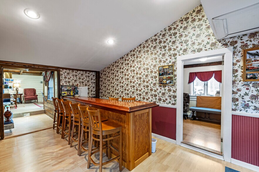 More Photos Of 4 W Washington St, Hanson Office For Sale