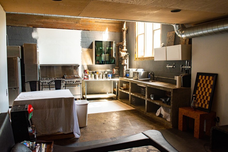 More Photos Of 105 SE Ormond St, Atlanta Storefront For Sale