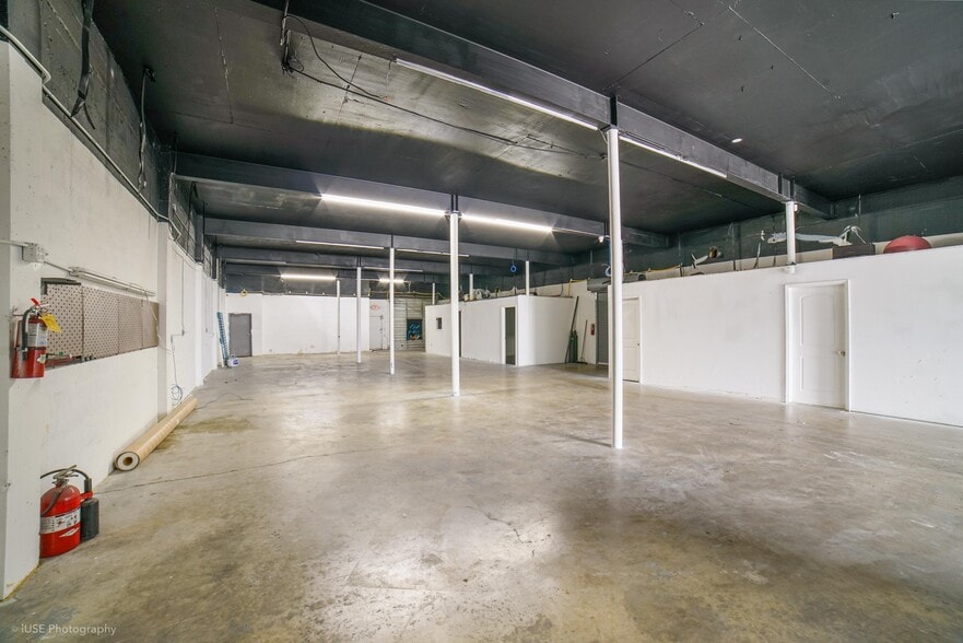 More Photos Of 450 W 28th St, Hialeah Warehouse For Lease
