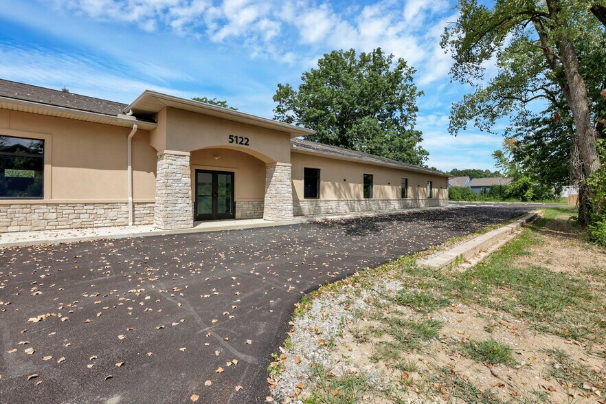 Primary Photo Of 5122 Morse Rd, Columbus Medical For Lease