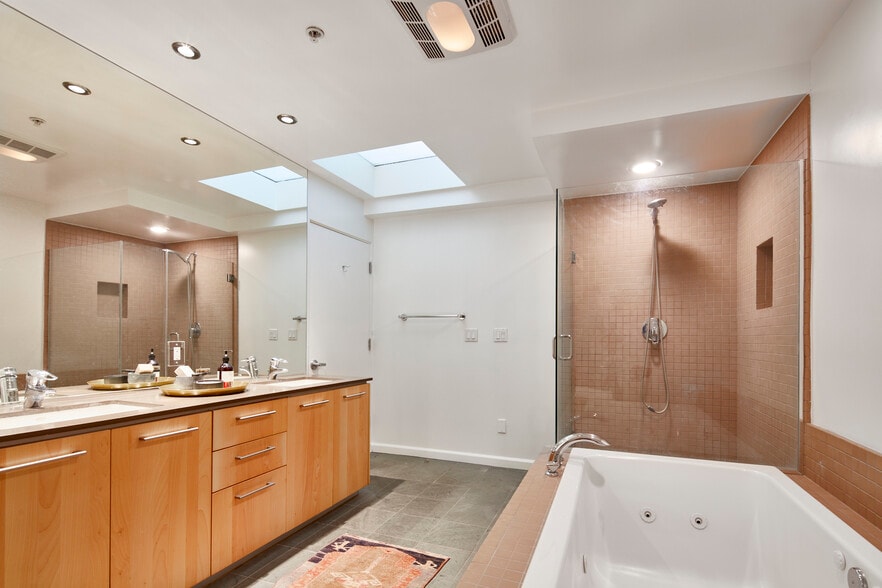 More Photos Of 2100 Abbot Kinney Blvd, Venice Office For Lease