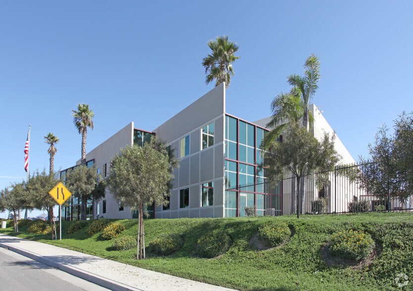 More Photos Of 2735 Cactus Rd, San Diego Warehouse For Lease