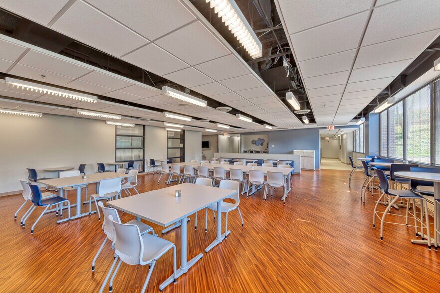 More Photos Of 1200 Jorie Blvd, Oak Brook Office For Lease