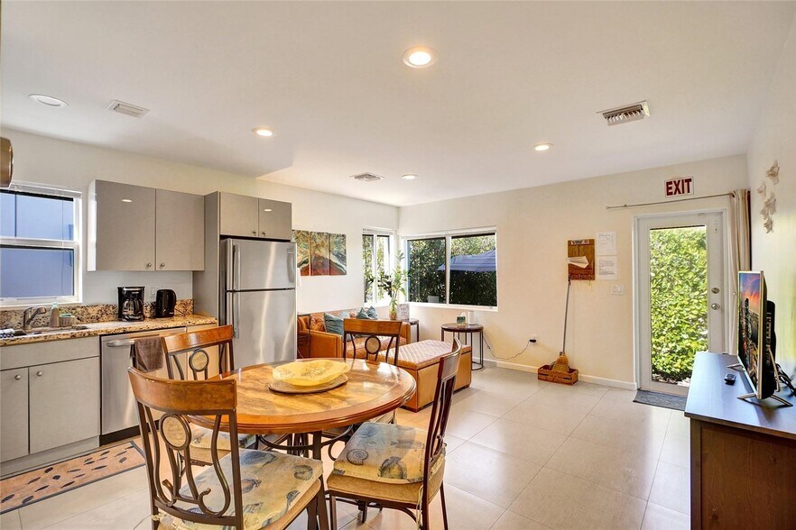 More Photos Of 322 Oklahoma St, Hollywood Multifamily For Sale