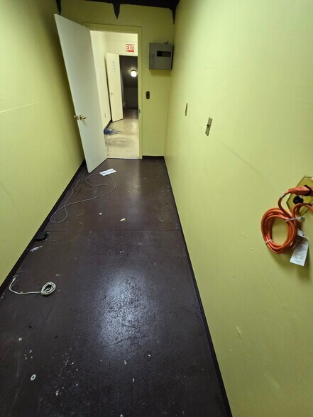 More Photos Of 14 Main St, Yonkers Storefront Retail Office For Lease