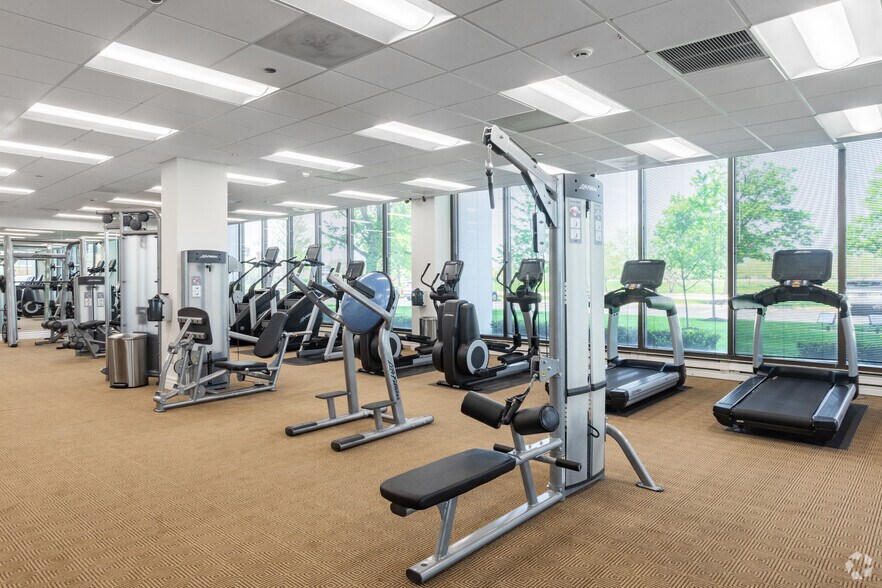 More Photos Of 1111 Plaza Dr, Schaumburg Unknown For Lease