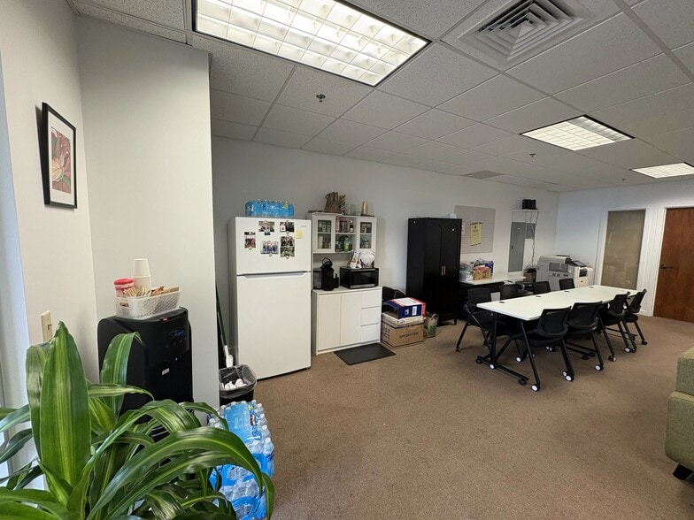 More Photos Of 40 Kupuohi St, Lahaina Medical For Sale