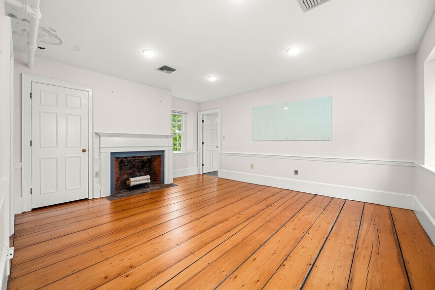 More Photos Of 160 Sylvan St, Danvers Office For Sale