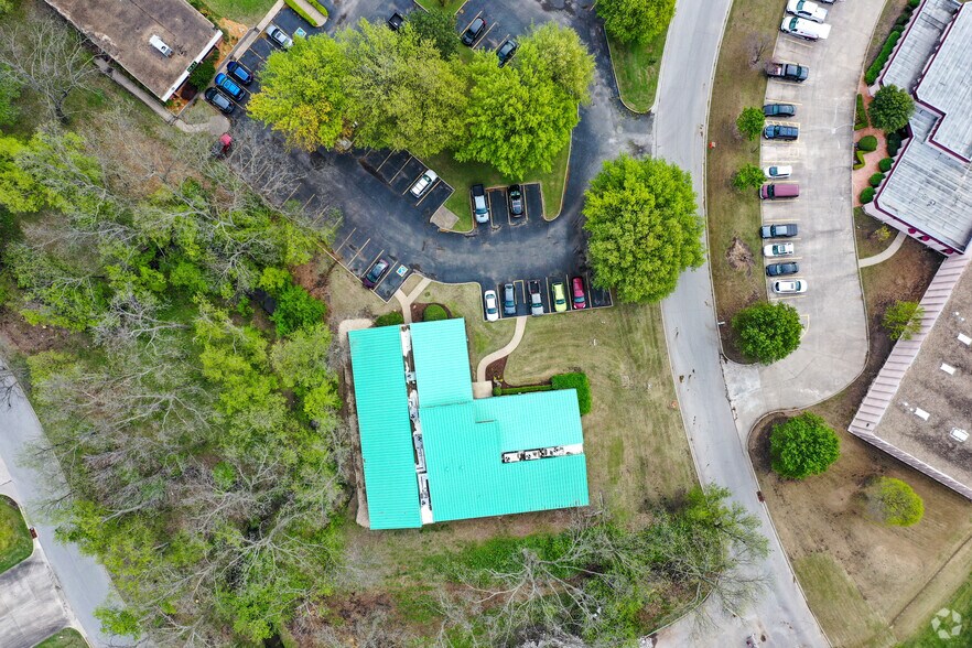 More Photos Of 2700 N Hemlock Ct, Broken Arrow Office Residential For Lease