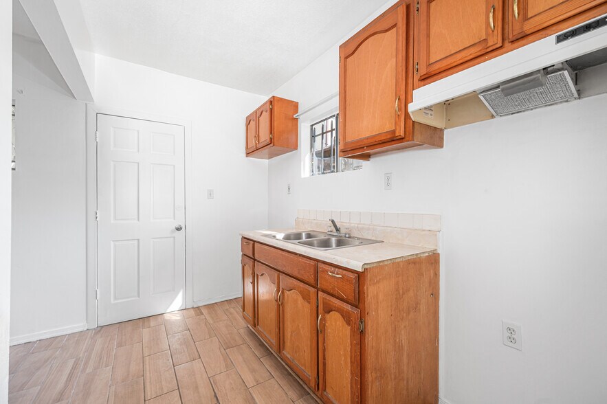 More Photos Of 1727 Bellevue Ave, Los Angeles Apartments For Sale