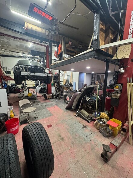 More Photos Of 521 W Kearney St, Springfield Auto Dealership For Sale