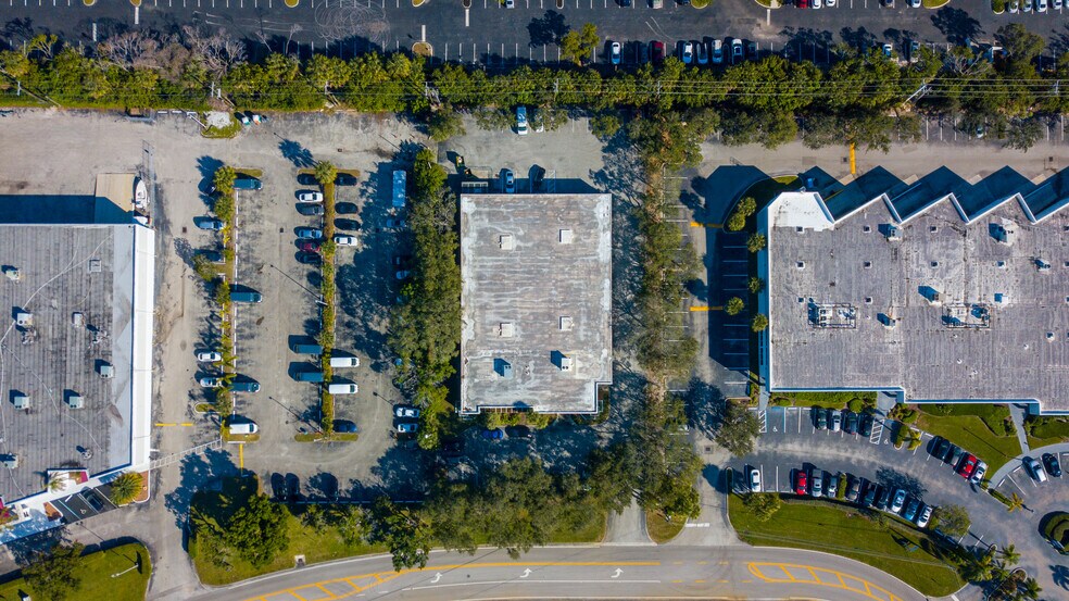 More Photos Of 990 S Rogers Cir, Boca Raton Manufacturing For Lease