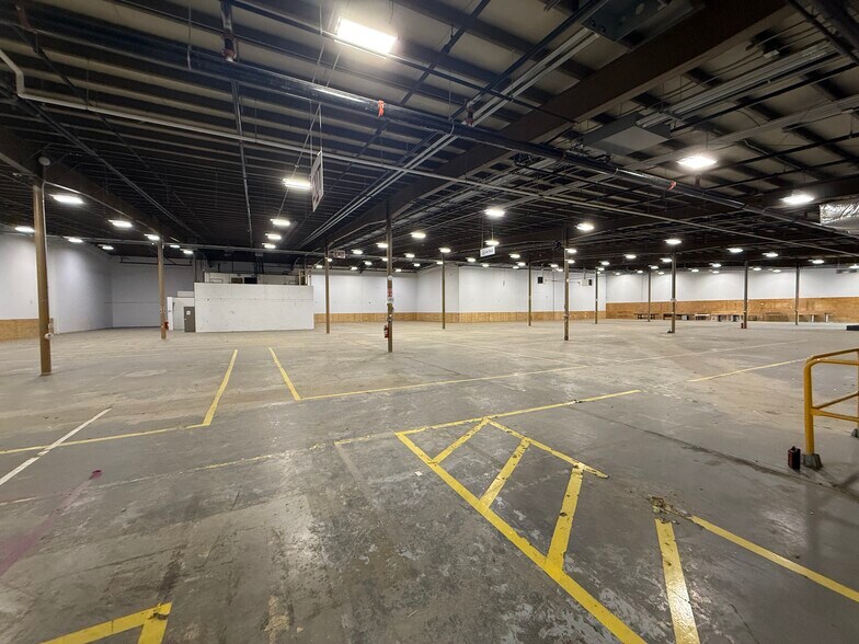More Photos Of 1 Progress Dr, Dover Light Distribution For Lease