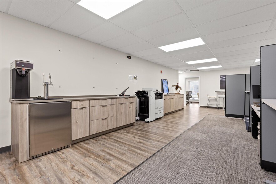More Photos Of 3200 N Hawthorne St, Chattanooga Flex For Sale