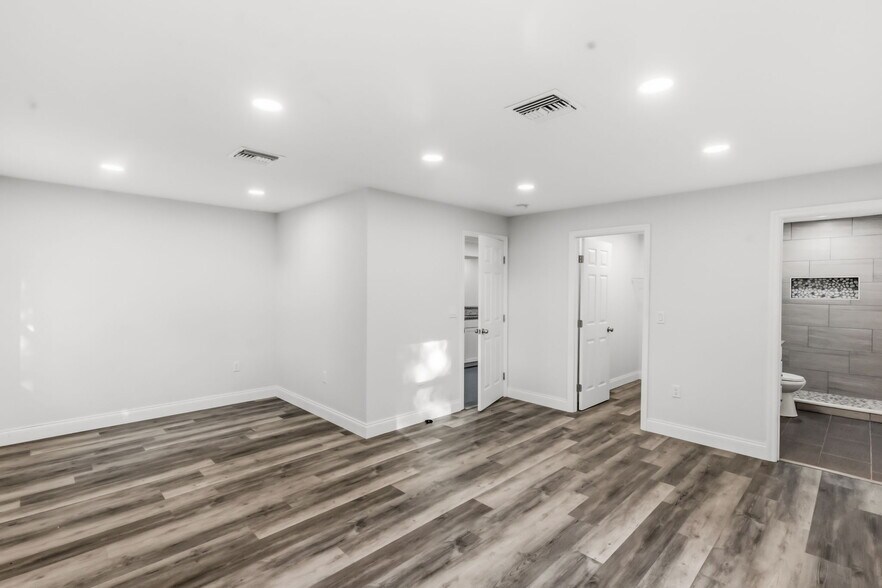 More Photos Of 2726 6th Ave W, Bradenton Serviced Offices For Sale
