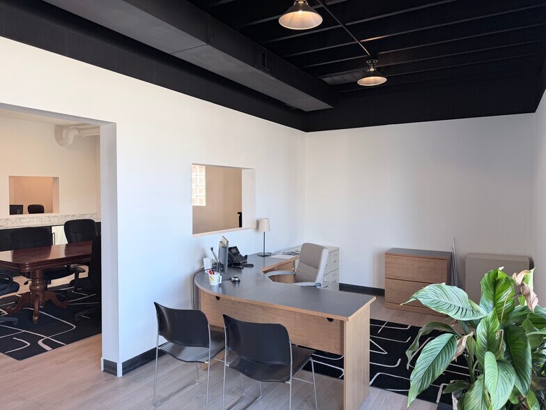 More Photos Of 516 E Broadway St, Bradley Office For Sale