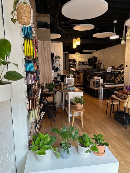 More Photos Of 710 South St, Philadelphia Storefront Retail Residential For Lease