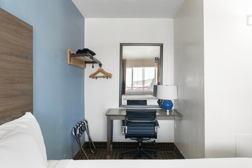 More Photos Of 430 E Route 66, Williams Hotel For Sale