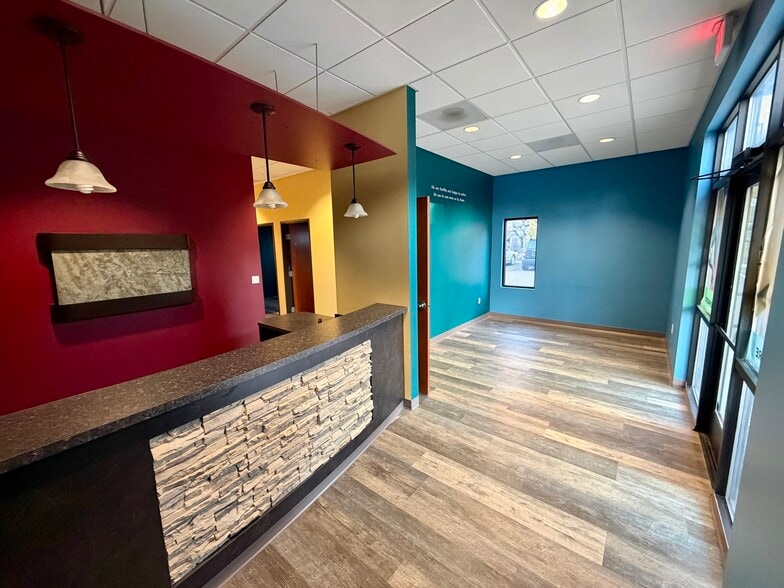 More Photos Of 14679 SE Sunnyside Rd, Clackamas Freestanding For Lease