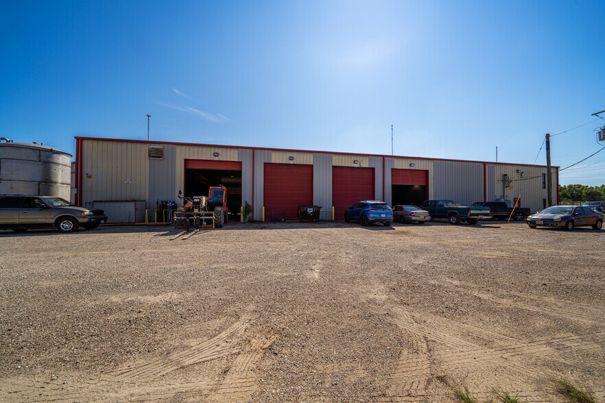 More Photos Of 2103 E SH 31, Kilgore Warehouse For Lease