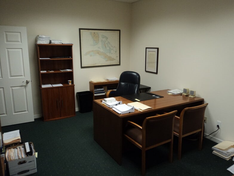 More Photos Of 9015 Americana Rd, Vero Beach Medical For Lease
