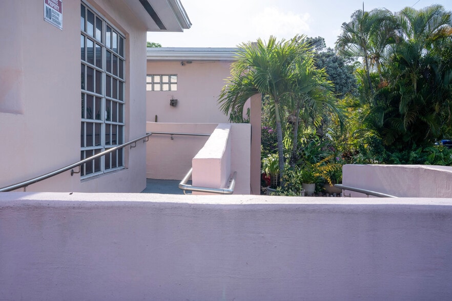 More Photos Of 980 NE 126th St, North Miami Medical For Lease