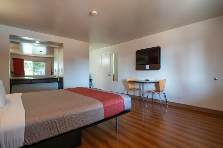 More Photos Of 840 S Indian Hill Blvd, Claremont Hotel For Sale