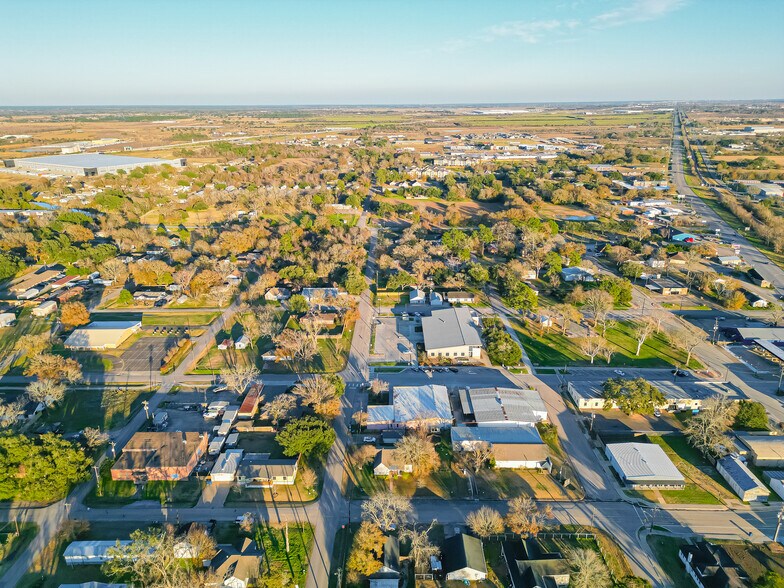 More Photos Of 1219 Farr St, Waller Office Residential For Sale