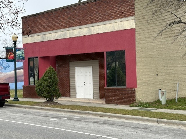 Primary Photo Of 1030 Broad St, New Bern General Retail For Sale