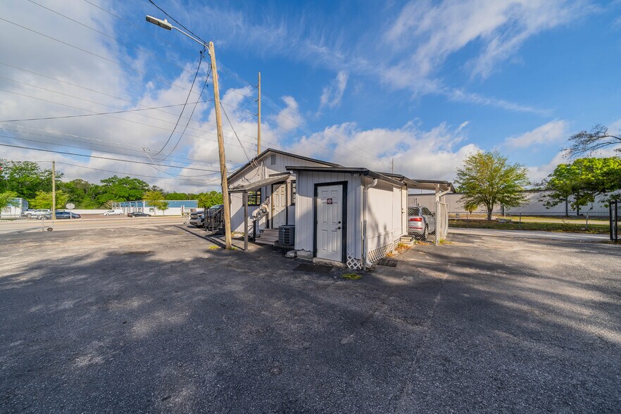More Photos Of 14041 N Florida Ave, Tampa Auto Dealership For Sale