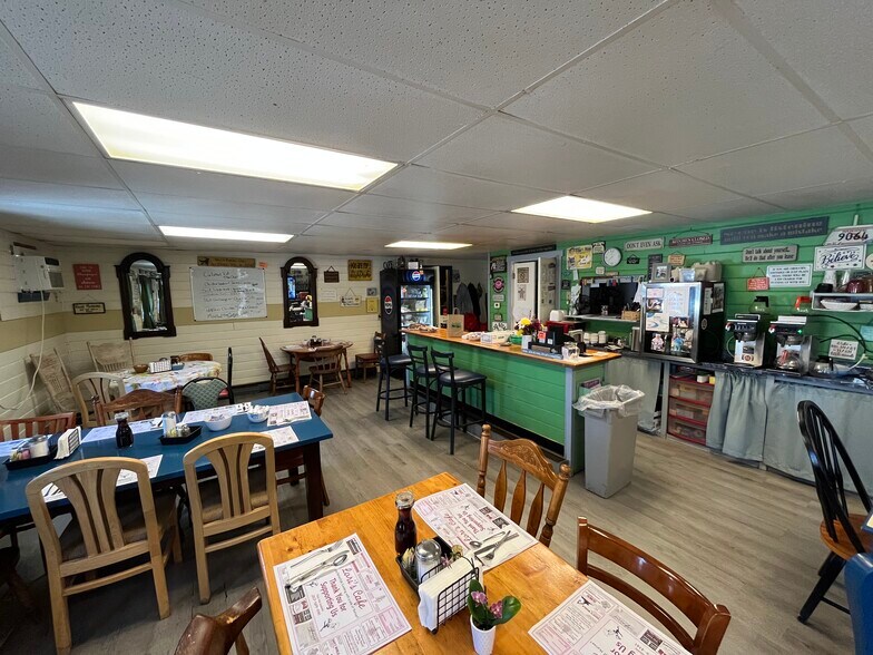 More Photos Of 502-510 Belfast Augusta Rd, Liberty General Retail For Sale