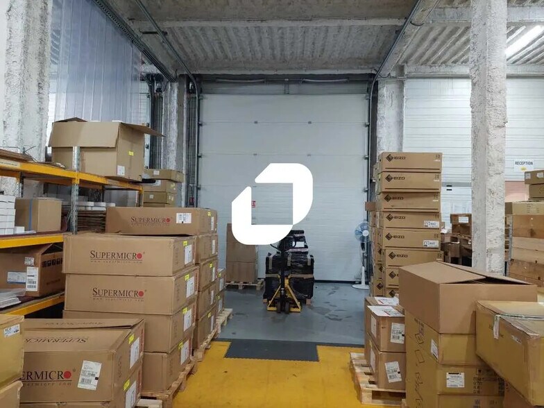 More Photos Of 3 Rue Du Groupe Manoukian, Élancourt Light Manufacturing For Lease