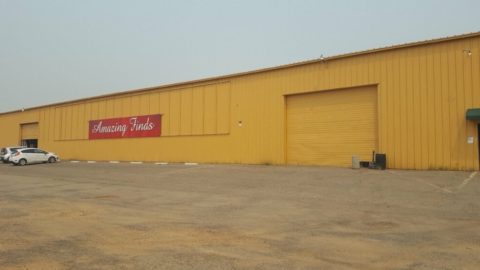 More Photos Of 3705-3777 Meadow View Dr, Redding Warehouse For Lease