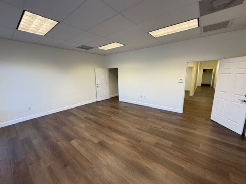 More Photos Of 9015 Americana Rd, Vero Beach Medical For Lease