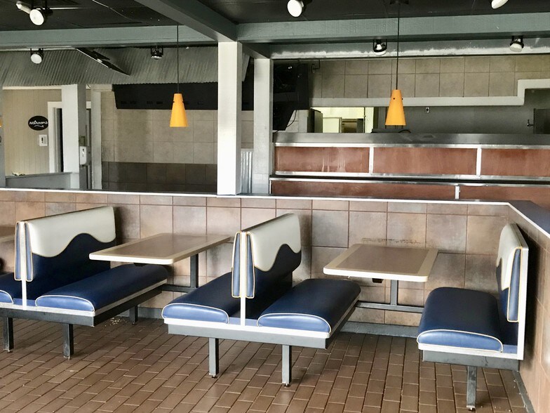 More Photos Of 1060 Madison Ave, Mankato Fast Food For Lease
