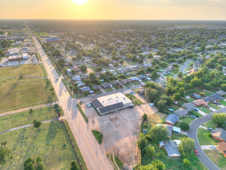 More Photos Of 809 SW 4th St, Moore Religious Facility For Sale