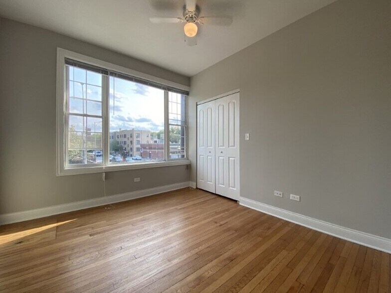 More Photos Of 4401-4403 N Clark St, Chicago Apartments For Lease