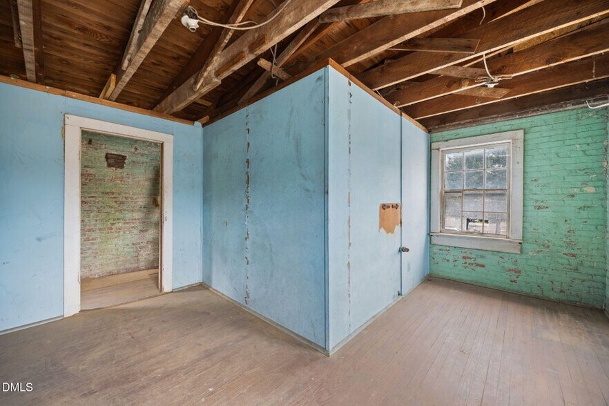 More Photos Of 1300 College St, Oxford Flex For Sale