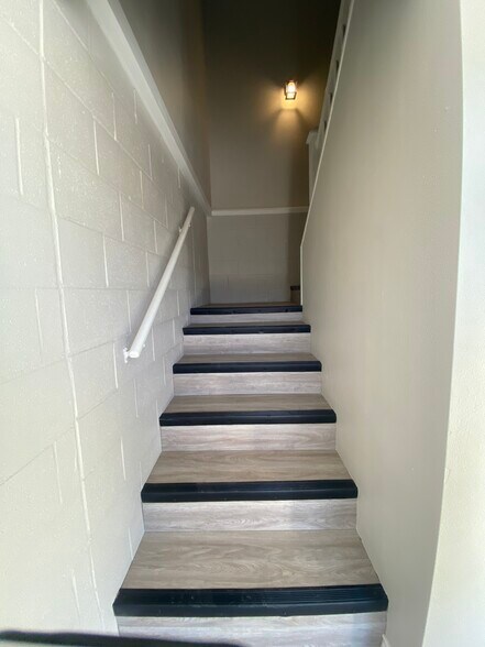 More Photos Of 1173 N Main St, Vidor Office For Lease