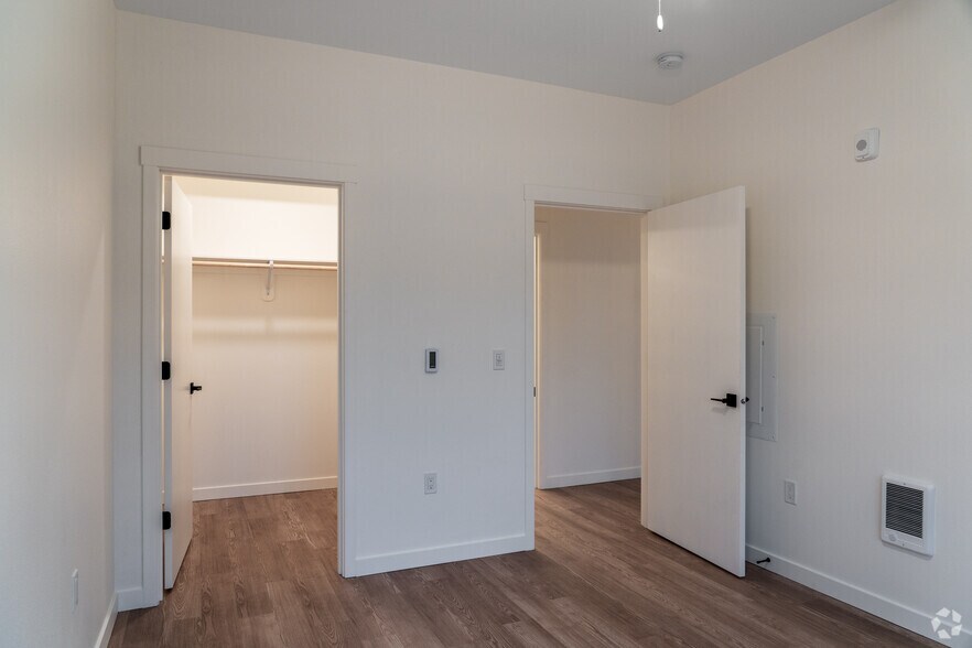 More Photos Of 492 NE 2nd St, Gresham Apartments For Lease