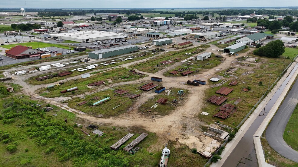 More Photos Of 2015 S Main St, Stuttgart Warehouse For Sale