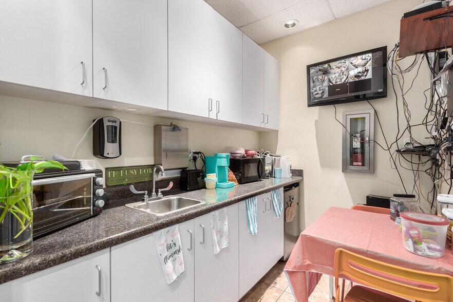 More Photos Of 4045 E Union Hills Dr, Phoenix Medical For Sale