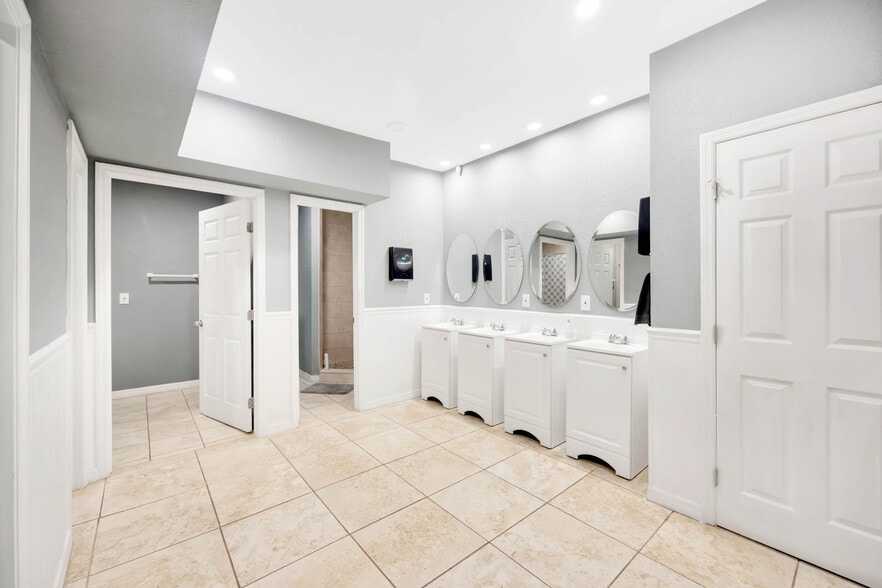 More Photos Of 1920 E Osborne Ave, Tampa Assisted Living For Sale