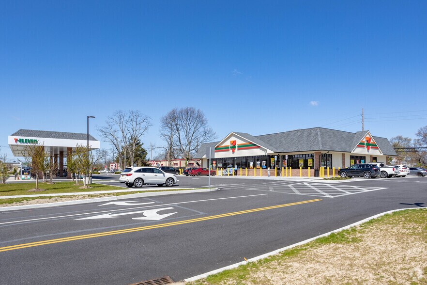 More Photos Of 425 Union Blvd, West Islip Service Station For Lease