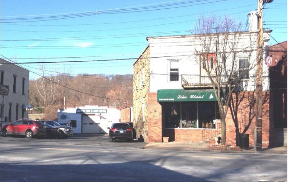 Primary Photo Of 704-706 Saw Mill River Rd, Ardsley General Retail For Lease
