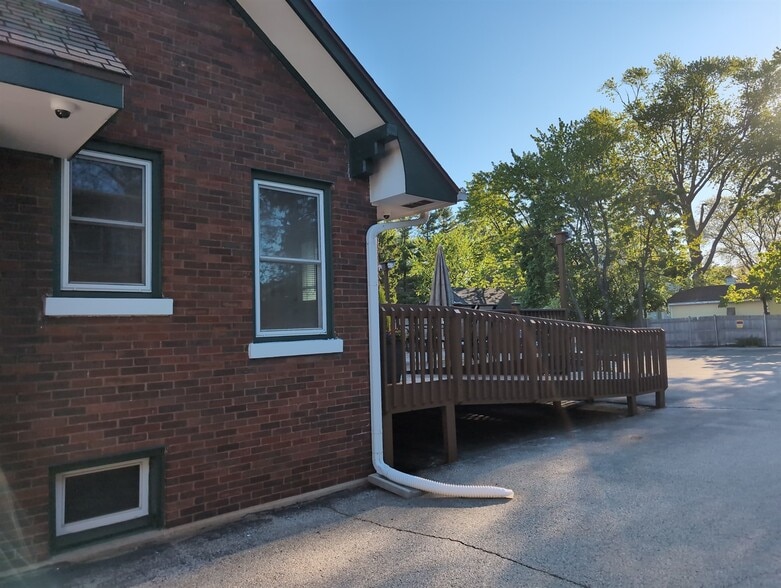 More Photos Of 417 N Hough St, Barrington Medical For Lease