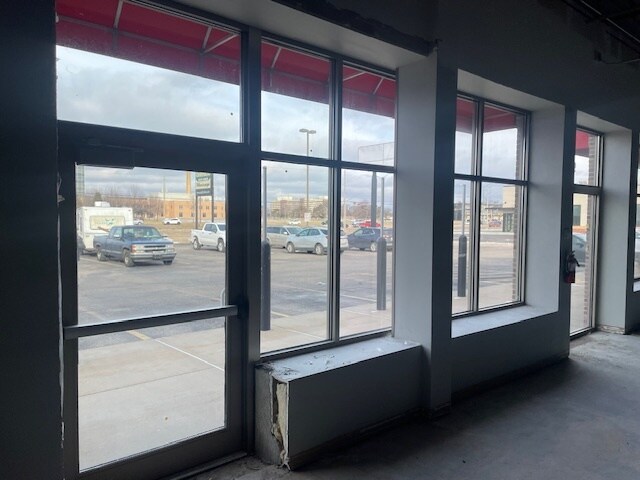 More Photos Of 831-923 W Clairemont Ave, Eau Claire Storefront For Lease