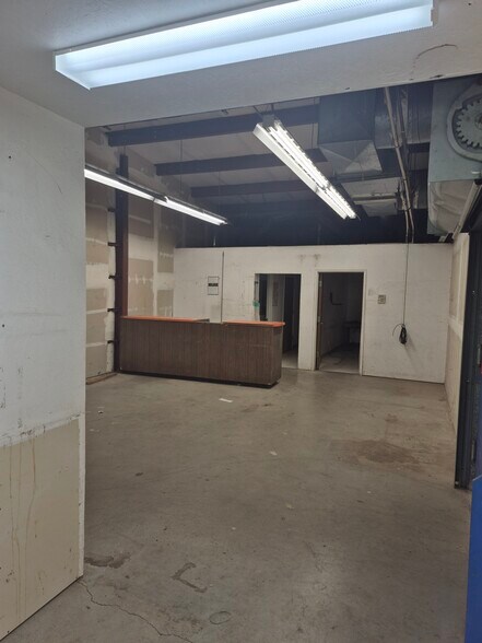 More Photos Of 100 Murrish Rd, Redway General Retail For Sale